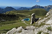 27 Dal sentiero vista verso il Rif. Lecco, il Monte Orscellera, le Grigne